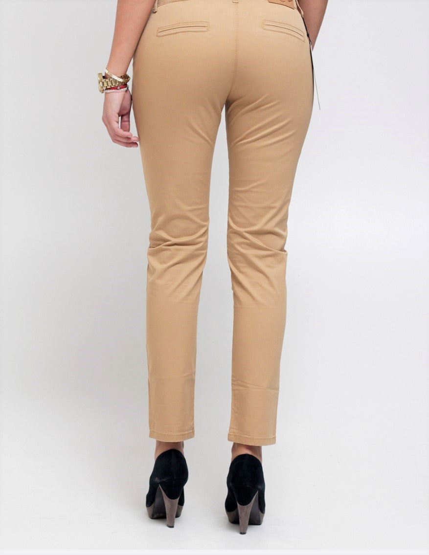 Lyon Chino Woman